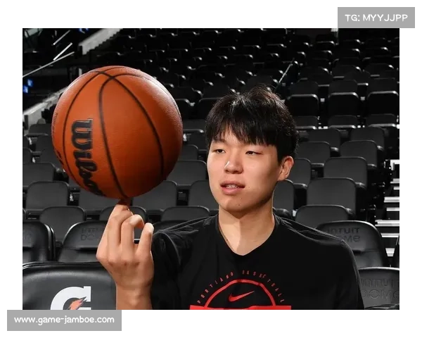 杨瀚森新秀赛高效砍下10分2篮板,晃开克林根进球引爆社交媒体 杨瀚森新秀赛高效砍下10分2篮板,晃开克林根进球引爆社交媒体